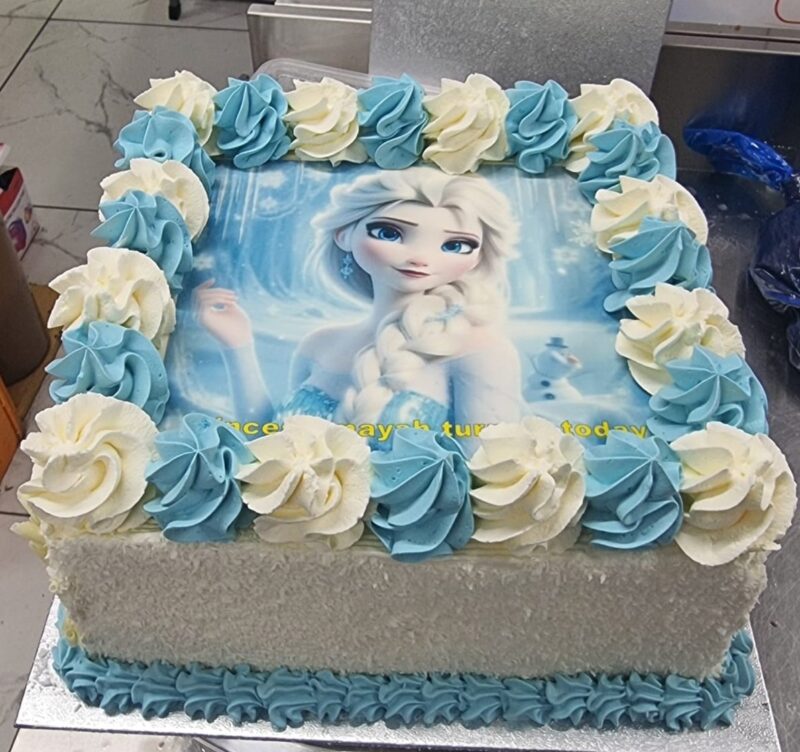 Elsa Frozen cake