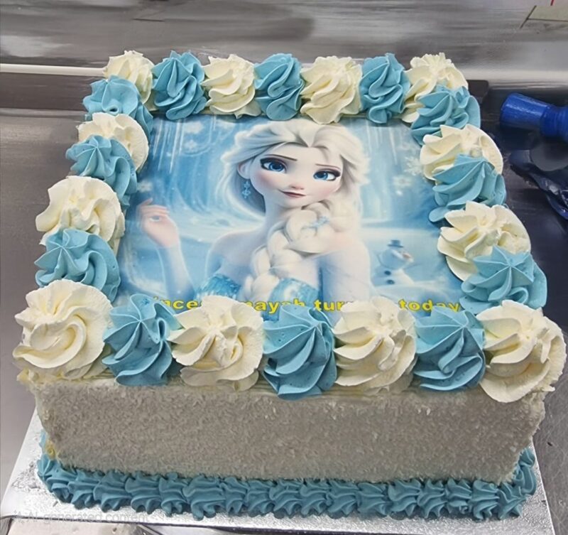 Elsa Frozen cake